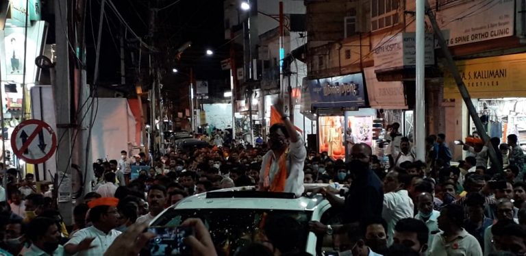 …आणि रस्त्यावर अवतरला मराठी भाषिकांचा अलोट जनसागर!