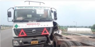 मुतनाळ जवळ ऑक्सिजन वाहनाचा अपघात Accident van