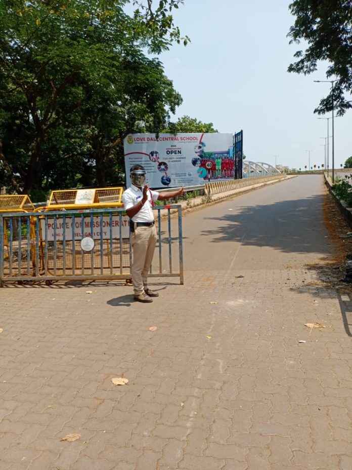 Rob barricads Rob barricads