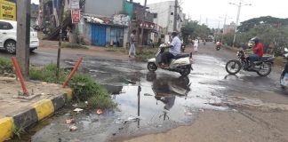नेहरूनगर येथील गटारीचे पाणी रस्त्यावर Drainage water road