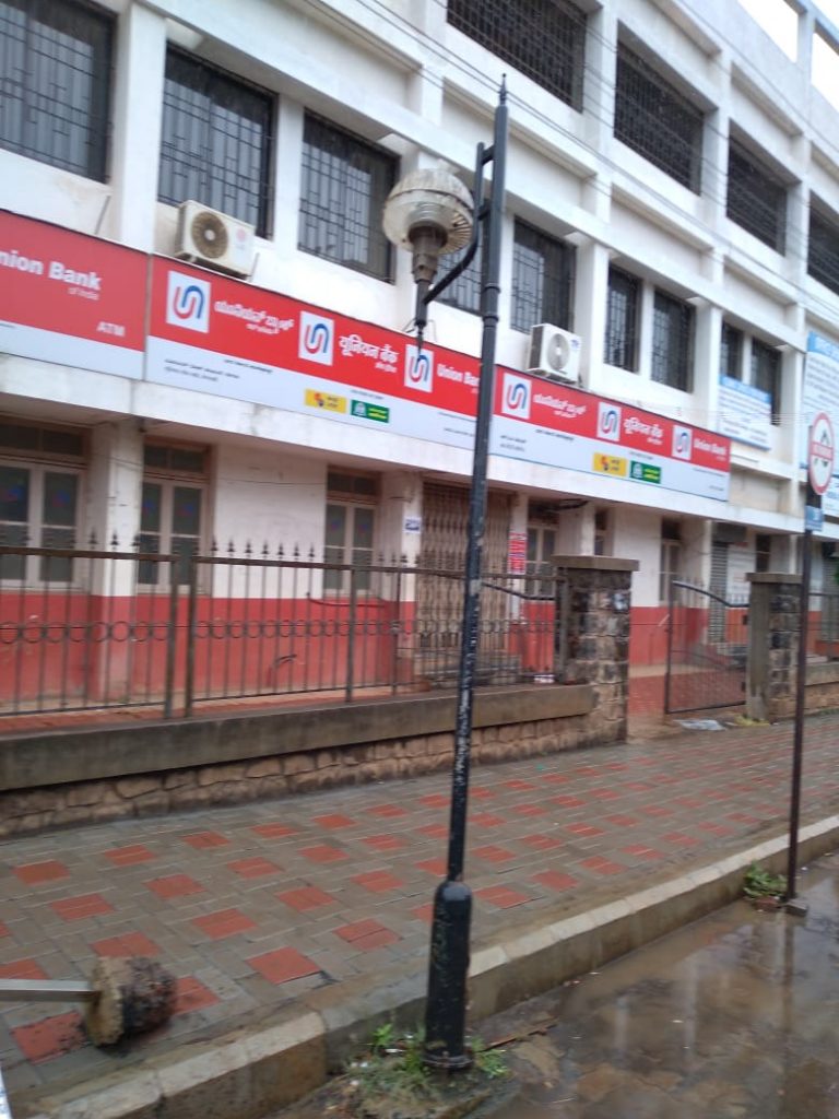 ‘या’ रस्त्यावरील शोभेचे दिवे बदलण्याची मागणी