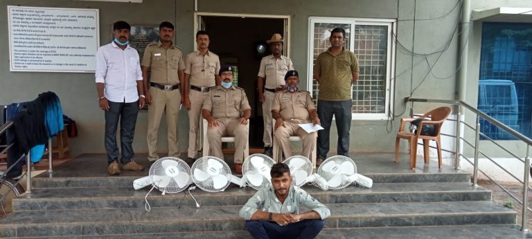 शाळेतील फॅन चोरटा गजाआड