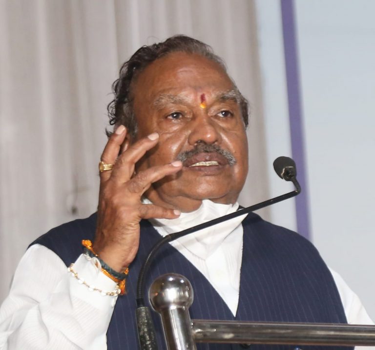 ग्रामपंचायत अध्यक्षांनी कुटुंबाप्रमाणे गावाचे पालनपोषण करावे