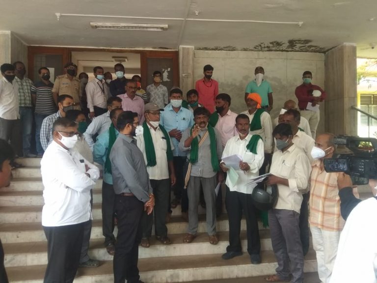 कणबर्गीच्या शेतजमीन मालकांचे बुडा आयुक्तांना निवेदन