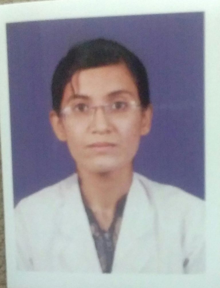 तिच्या जिद्दीला सलाम : कठीण परिस्थितीवर मात करून झाली डॉक्टर!