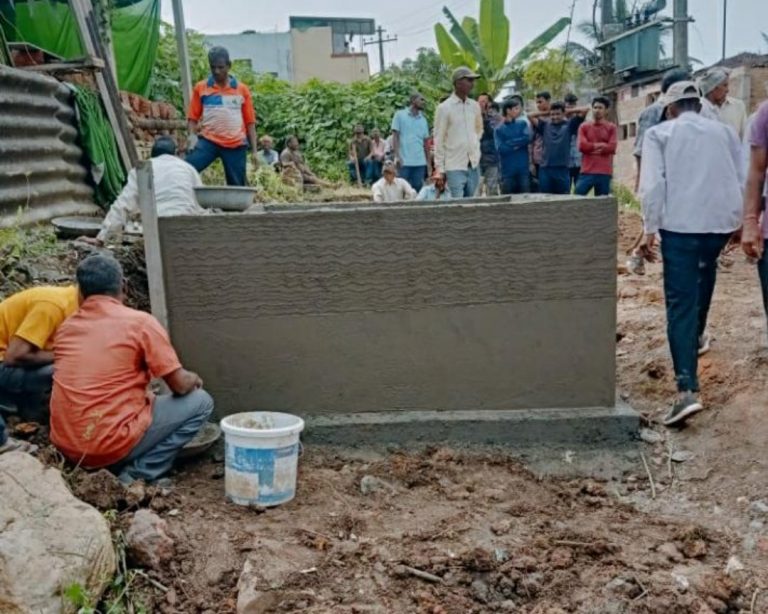 24 तासात पुन्हा उभारले ‘ते’ पाडलेले मंदिर