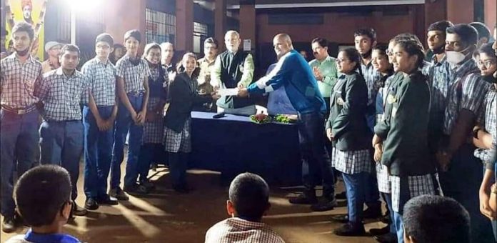 School kids School kids