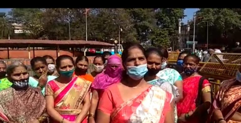 न्यू सैनिक सोसायटीच्या विरोधात ग्राहकांची तक्रार