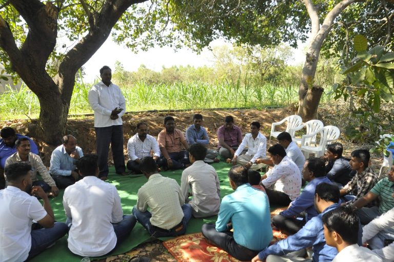 समिती सोडून गेलेल्यांचा विचार न करता मराठीसाठी लढूया