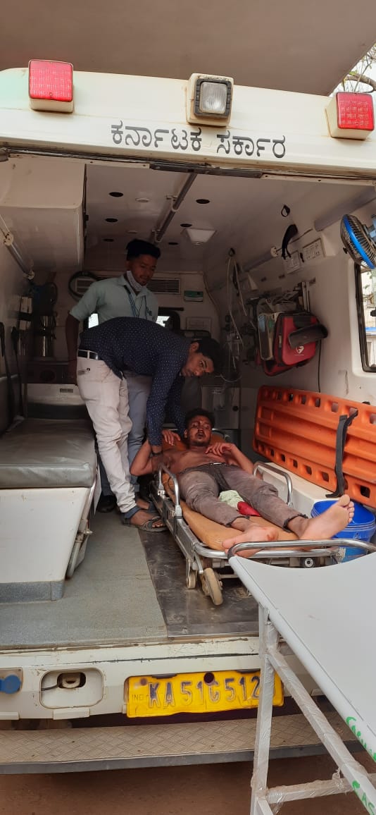 मोटरसायकल अपघातात युवक गंभीर जखमी