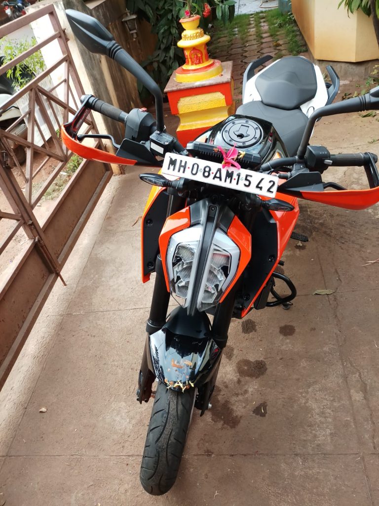 घरासमोरील महागडी मोटरसायकल लंपास