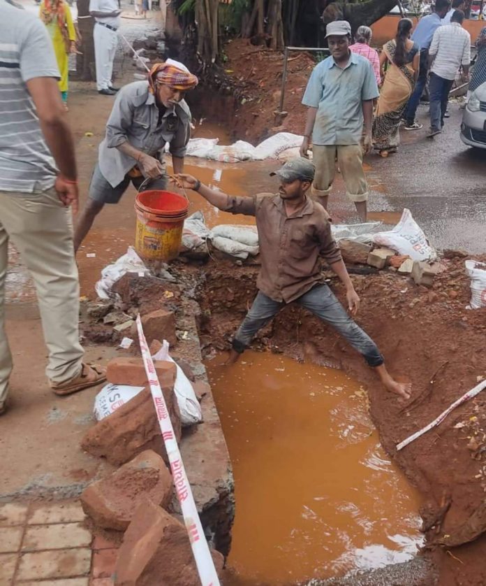 Court gate Court gate