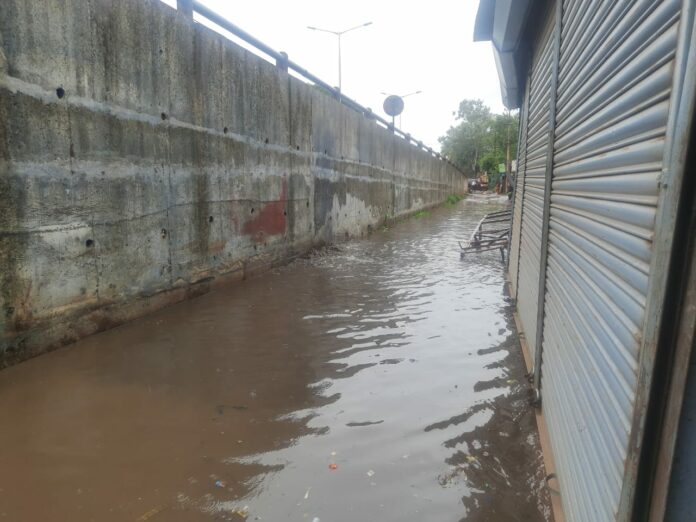 Sevral shops water Sevral shops water