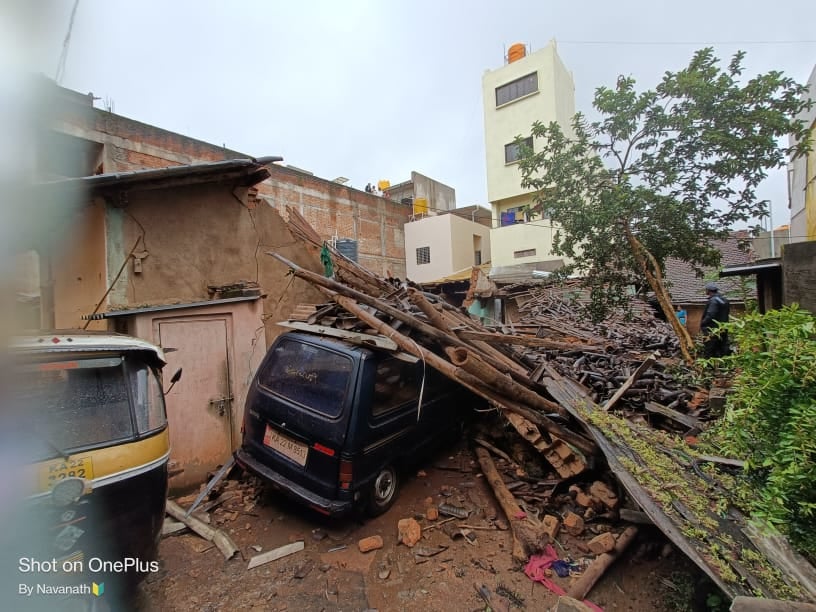 Bharat nagar house collaps