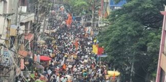 खरेदीसाठी रस्त्यावर अवतरला अलोट जनसागर Rush