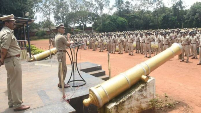 Cop ganesh bandobast