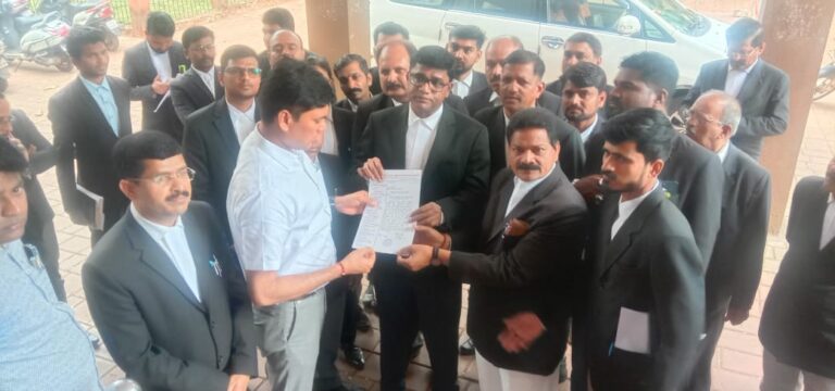 रामदुर्ग येथील आमदारांचा बेळगावमध्ये निषेध