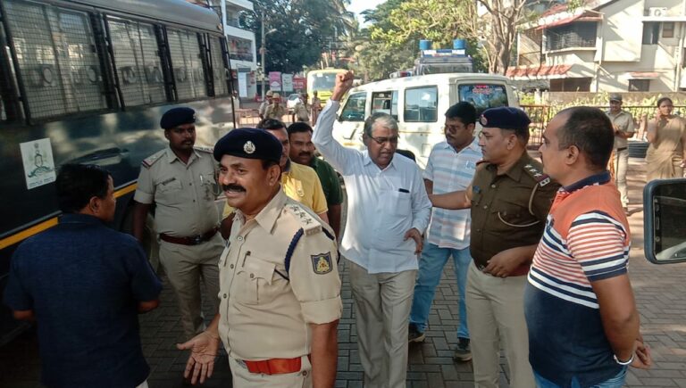 समिती नेते, कार्यकर्त्यांची धरपकड…