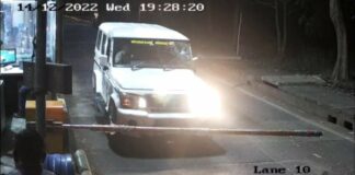 दगडफेकीत नव्हे तर अपघाताने फुटल्या त्या सरकारी गाडीच्या काचा Cctv toll naka