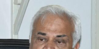 आम. आर. व्ही. देशपांडे ‘सर्वोत्कृष्ट आमदार पुरस्काराने’ सन्मानित Deshpande rv