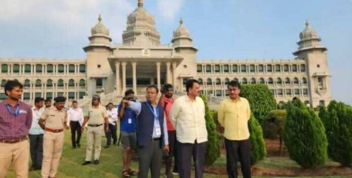 Suvarn soudh a Suvarn soudh a