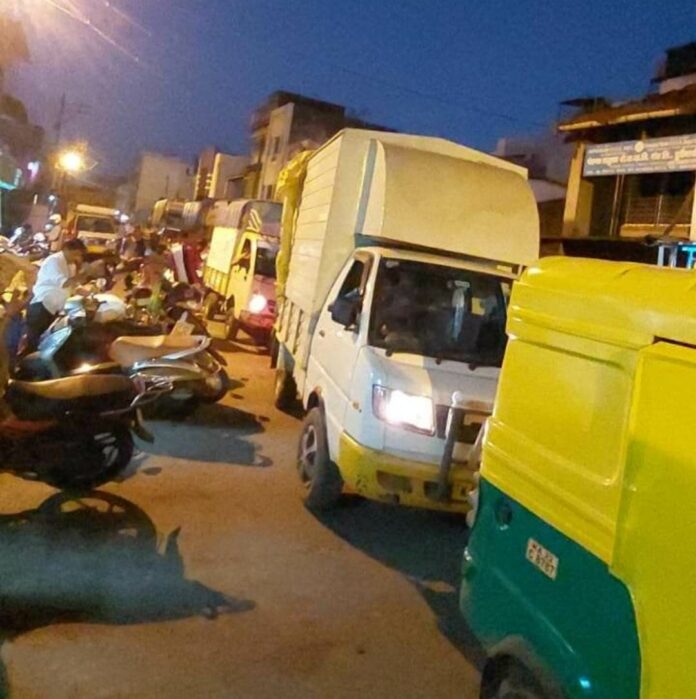 Theft ravivar peth parking is area