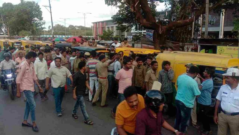 Auto drivers protest