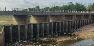 मलप्रभेचे पावित्र्य धोक्यात; नगरपालिकेने लक्ष देण्याची मागणी Drainage water malprabha