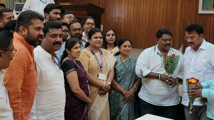 Standing committee Standing committee