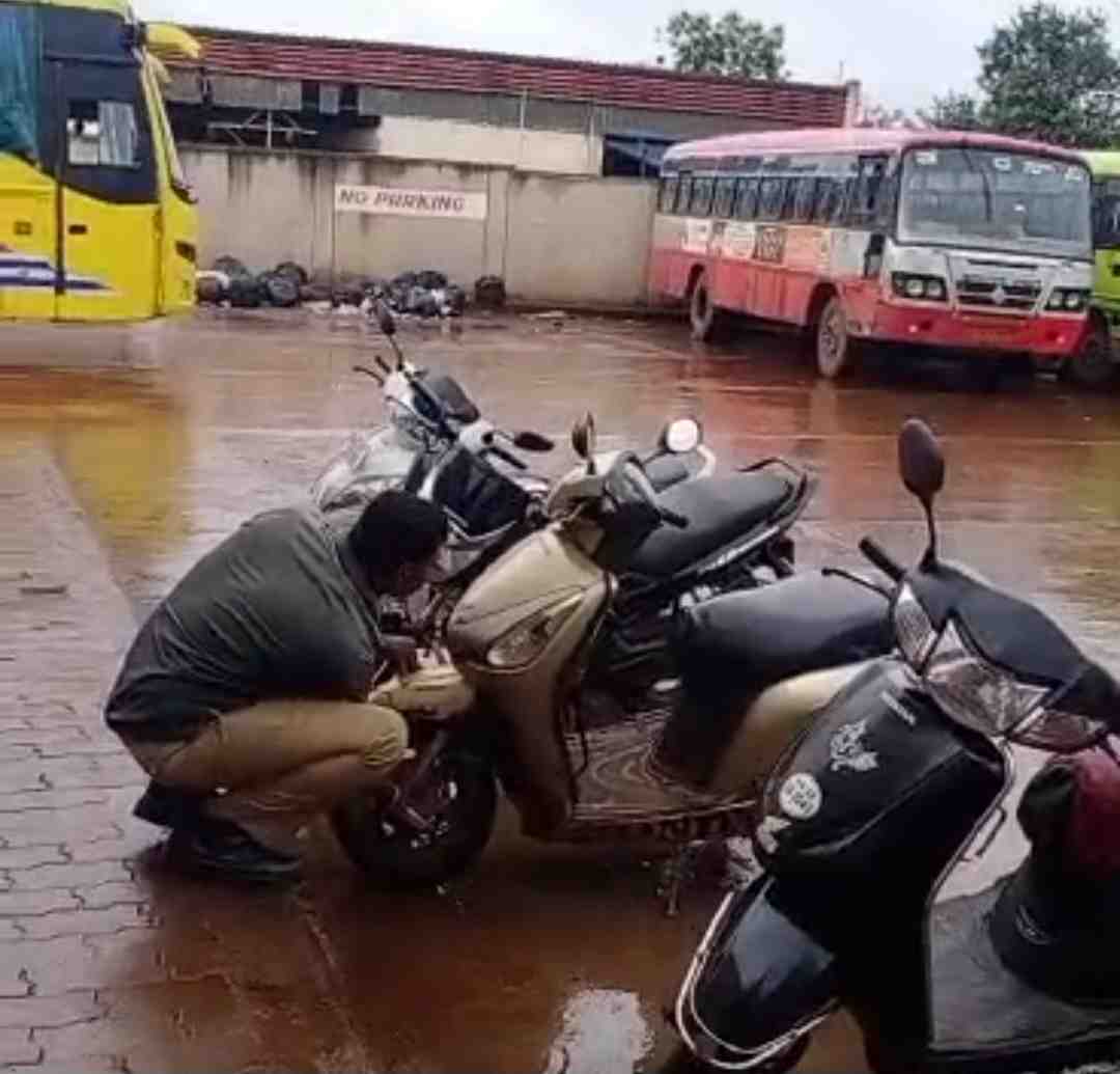 Bus stand bike