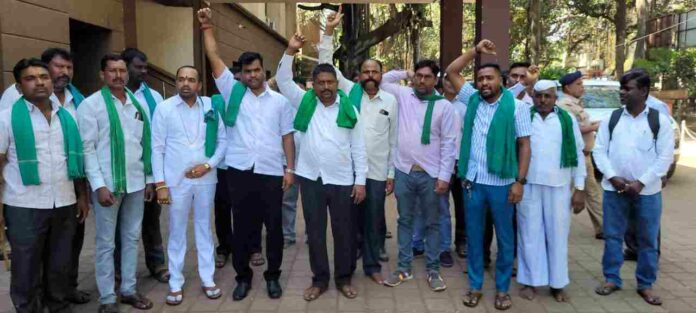 Farmers protest nipani Farmers protest nipani