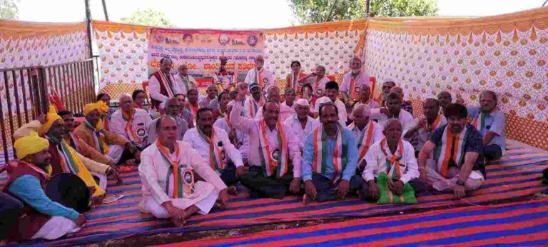 विविध मागण्यांसाठी स्वातंत्र्य सैनिकांचे शांतीपूर्ण आंदोलन