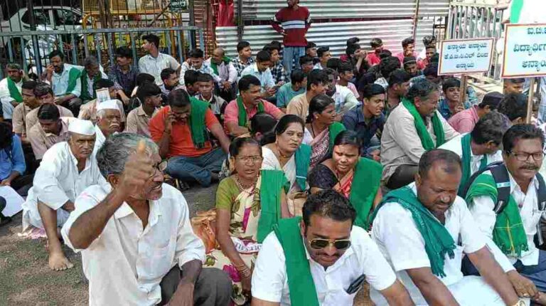 विविध मागण्यांसाठी नेगीलयोगी शेतकरी संघटनेचे आंदोलन