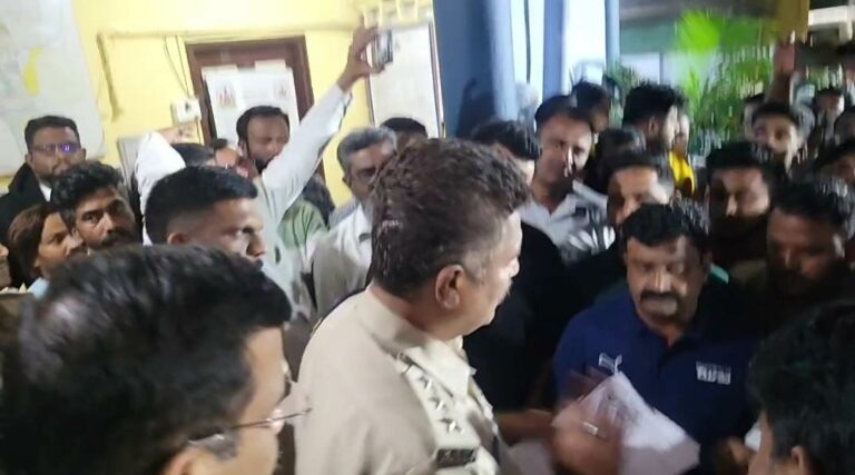 गांजा विक्री करणाऱ्यांवर कारवाई करा मुस्लिम समाजाची मागणी