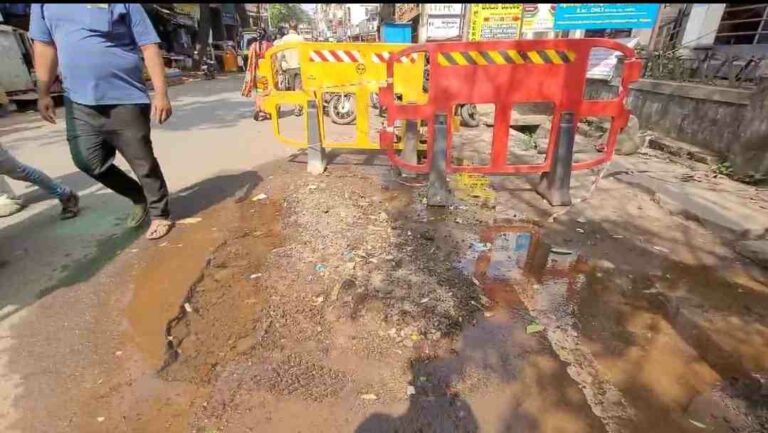 काकतीवेस रोडवरील जलवाहिनी गळतीकडे लक्ष देण्याची मागणी