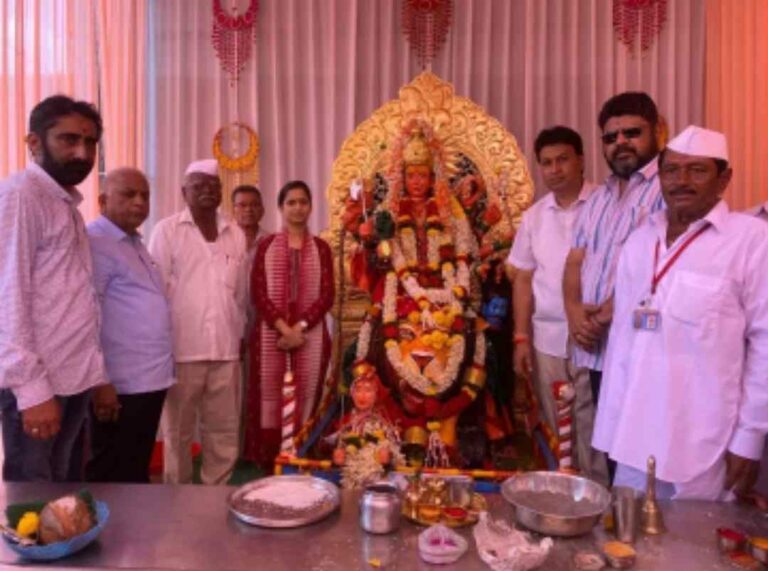 सौंदलगा श्री लक्ष्मी देवीची उत्साहात प्रतिष्ठापना