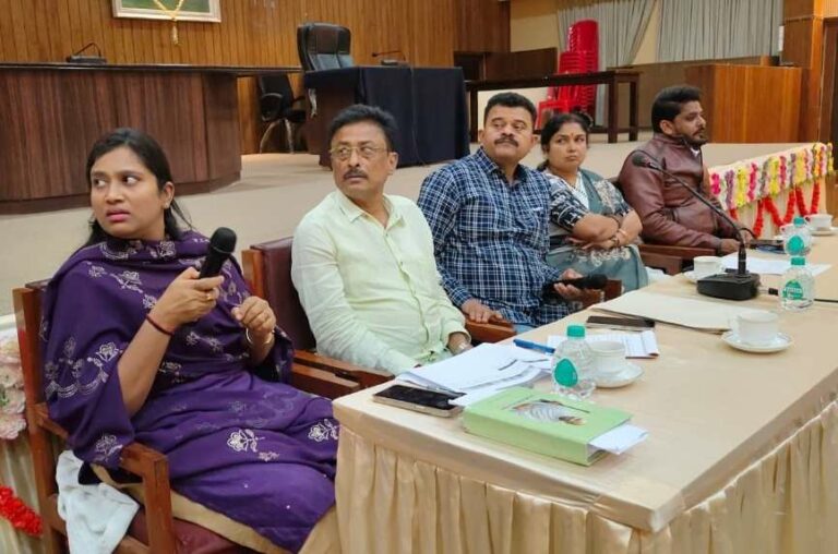 महसूल विभागाच्या कामकाजावर महापौरांचे नाराजीचे सूर