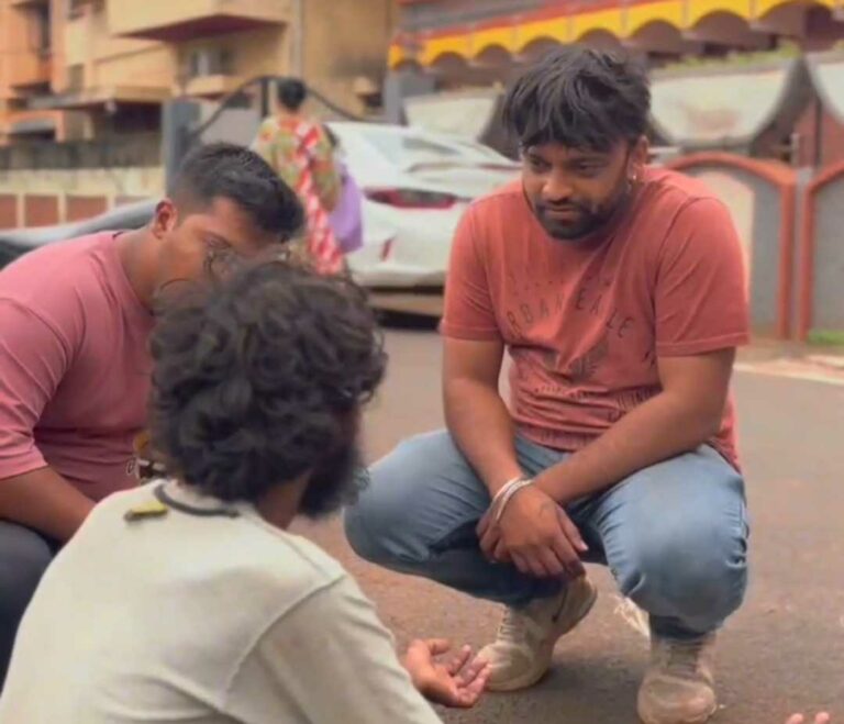 माणुसकीचे दर्शन : ‘यांनी’ मनोरुग्णाला केले हॉस्पिटलमध्ये दाखल