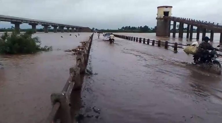 चिक्कोडीत कृष्णा धोक्याच्या पातळीपर्यंत; काठावरील जनतेत घबराट