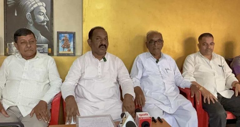 आईच्या पाचव्या स्मृतिदिना निमित्त आनंदाचे कुटुंबियांचे भूदान,