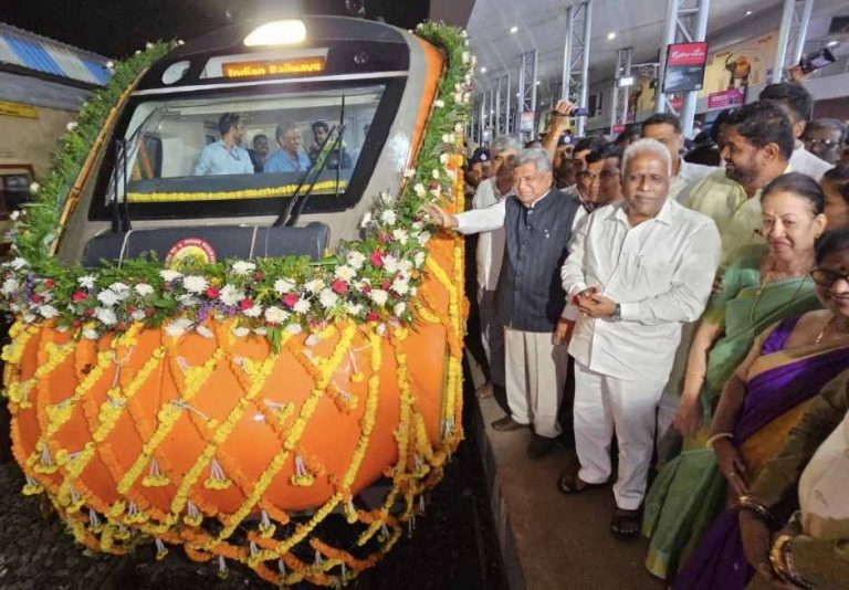 बेळगाव बेंगळुरू वंदे भारतचे जल्लोषी स्वागत