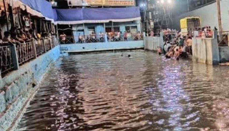 जुन्या कपिलेश्वर तलावातील सापांचा बंदोबस्त करण्याची मागणी