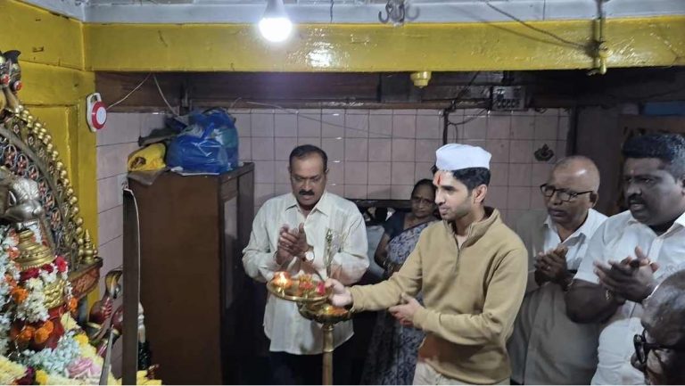 शहापूर श्री महालक्ष्मी मंदिराला जिल्हाधिकाऱ्यांची भेट