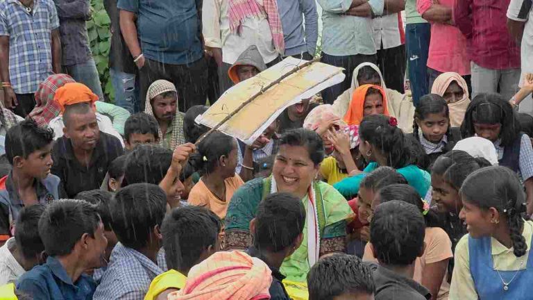 इटगी ग्रामस्थांच्या लढ्याला यश; विद्यार्थिनींना मिळाला न्याय!