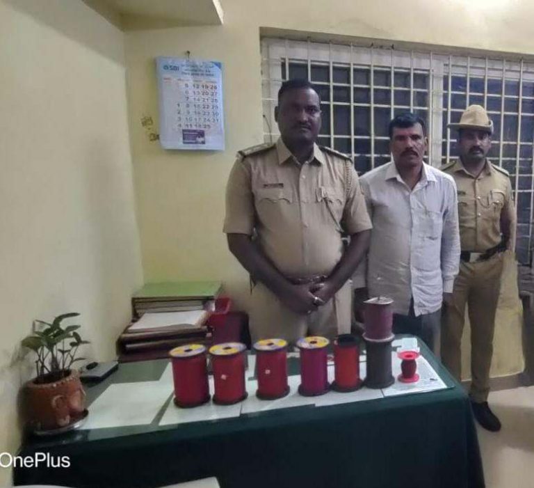 शहापूर अनगोळ येथे  कारवाई, मांजा जप्त