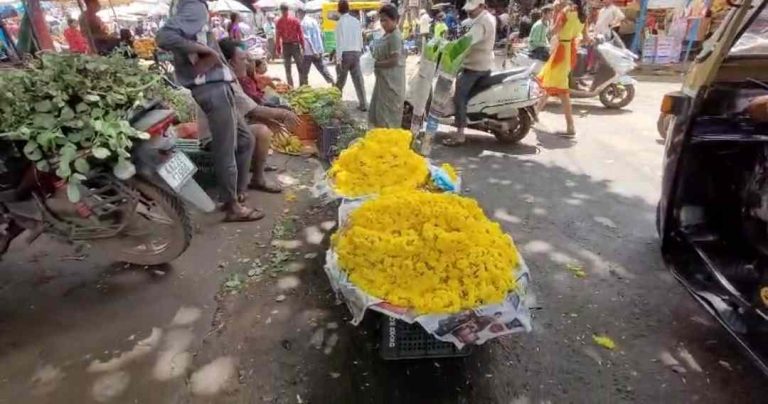 दसरा, खंडेनवमीच्या खरेदीसाठी बाजारपेठेत गर्दी