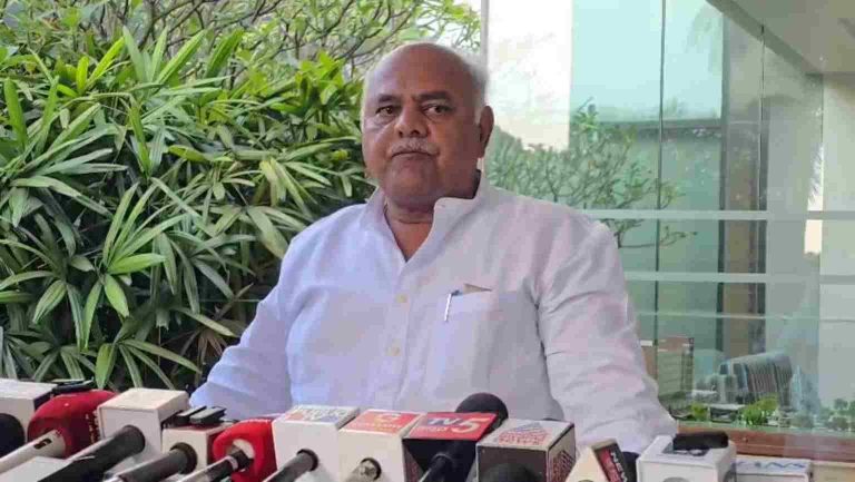 साखर मंत्र्यांची बेळगावात गुप्त एंट्री!उसाच्या कडू आंदोलनाचा शेवट गोड होणार??