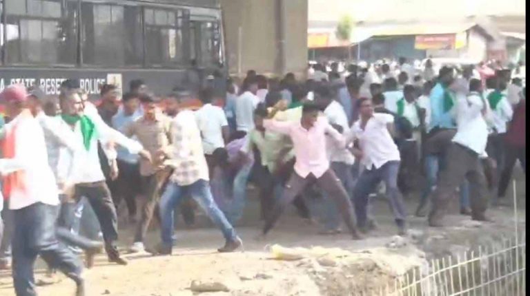 शेतकरी आंदोलन पेटले.. आंदोलकांकडून तुफान दगडफेक