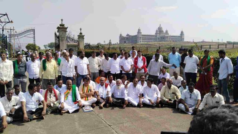 कित्तूर कर्नाटक स्वतंत्र राज्याची घोषणा करा मागणी