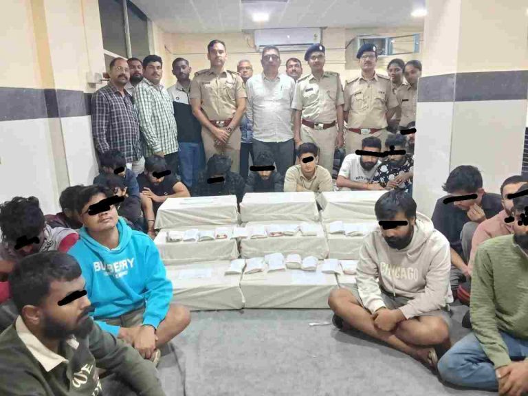 फ्रॉड कॉल सेंटर प्रकरणी ३३ आरोपी जेरबंद